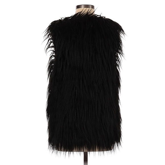Black Fluffy Faux Fur Vest - Picture 5 of 6